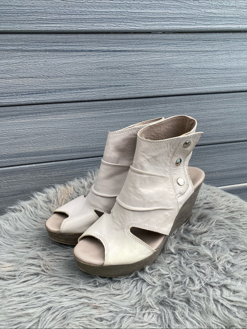 Browns Wedge Open-Toe Ankle Sandals in Light Beige - Women’s Size 8
